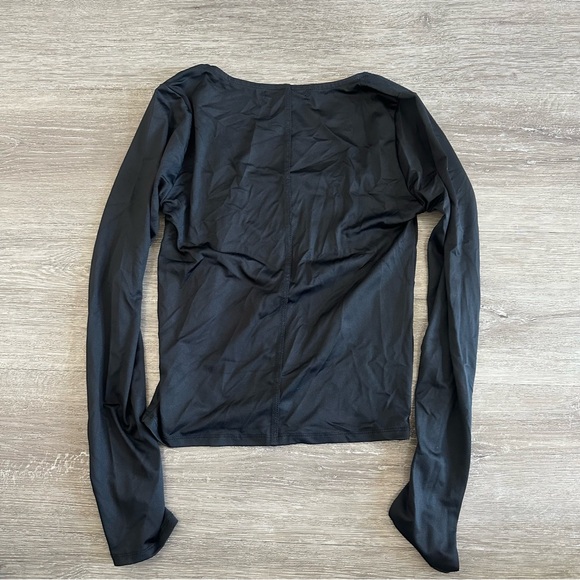 LIKE NEW Basic Long Sleeve Crop Top - Picture 5 of 5